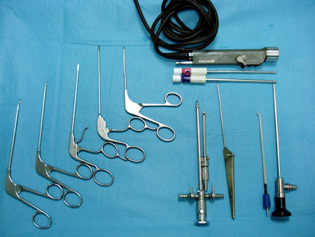 Artroskopik cerrahi sırasında kullanılan cerrahi aletler